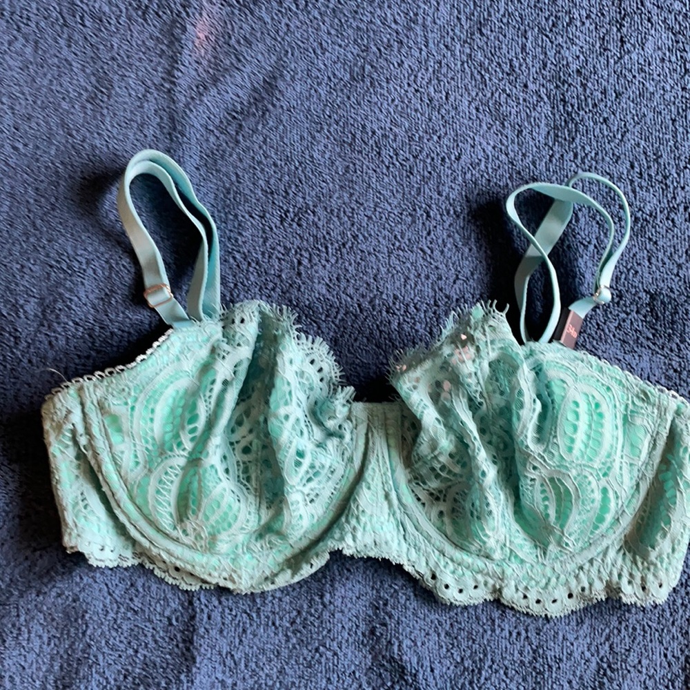 Victoria’s Secret dream angels push up without padding bra size 34D